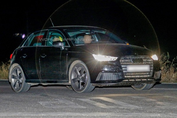 Audi S1 ночью