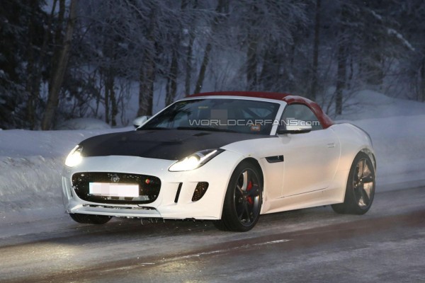 Jaguar F-Type  с четырьмя цилиндрами