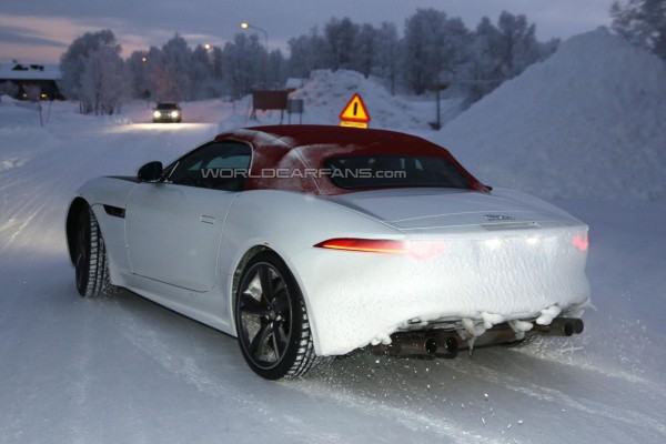 Jaguar F-Type  сзади