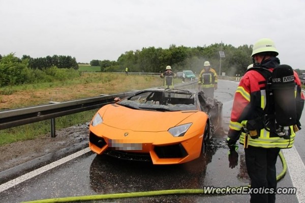Lamborghini Aventador сгорел