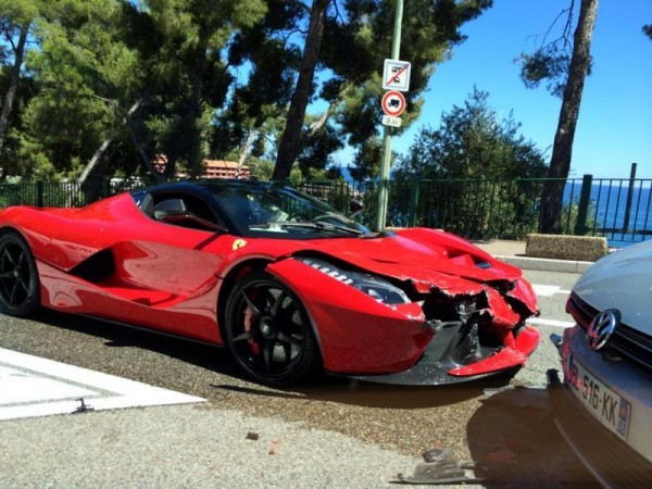 Ferrari LaFerrari попал в аварию