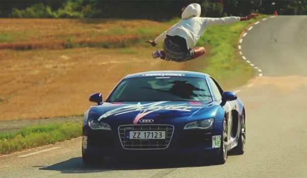 Безумный финн перепрыгивает Audi R8 на скорости 150 км/ч! (видео)