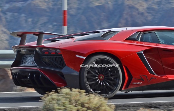 Lamborghini-Aventador-SV-4