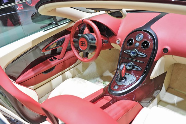 Bugatti-Veyron-4
