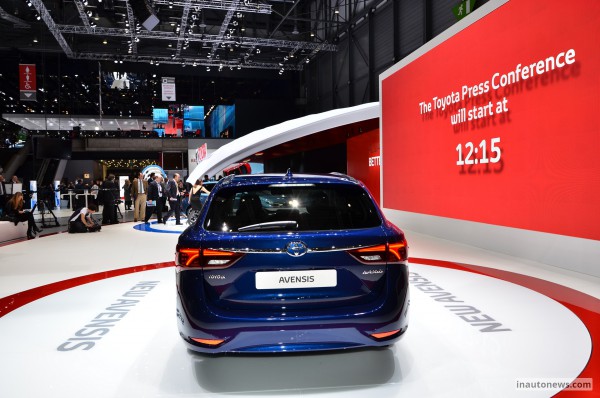 Toyota-Avensis-Live-Geneva-2015-01