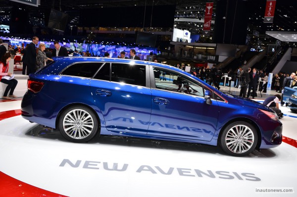 Toyota-Avensis-Live-Geneva-2015-04