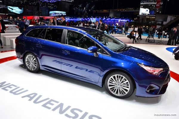 Toyota-Avensis-Live-Geneva-2015-05