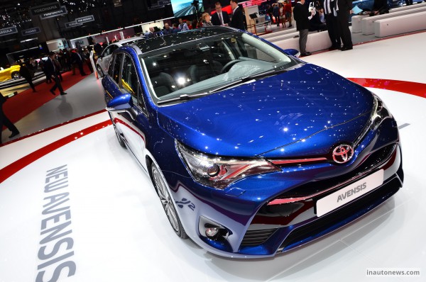 Toyota-Avensis-Live-Geneva-2015-06