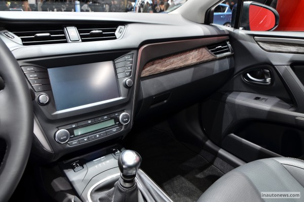 Toyota-Avensis-Live-Geneva-2015-23