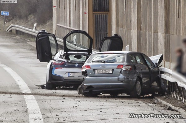 BMW-i8-gets-crashed-in-Germany-2