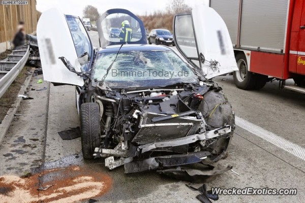 BMW-i8-gets-crashed-in-Germany-3