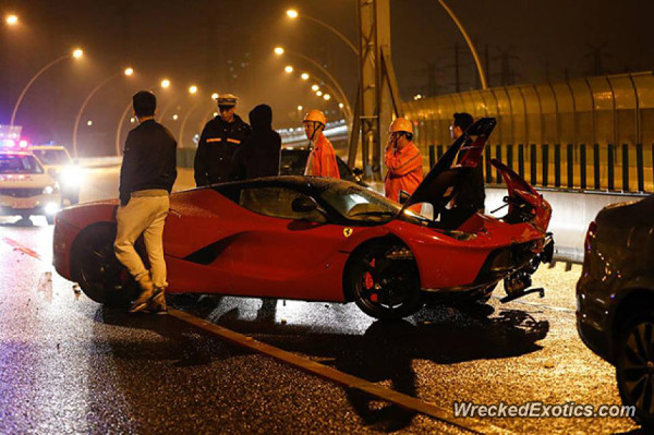 Crashed-Ferrari-LaFerrari-returns-in-new-images-2