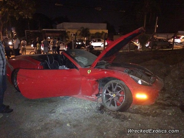 Ferrari-California-gets-crashed-in-Brazil-1