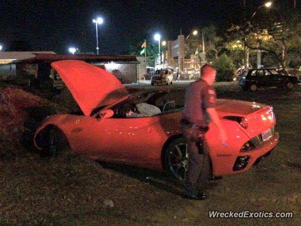 Ferrari-California-gets-crashed-in-Brazil-2