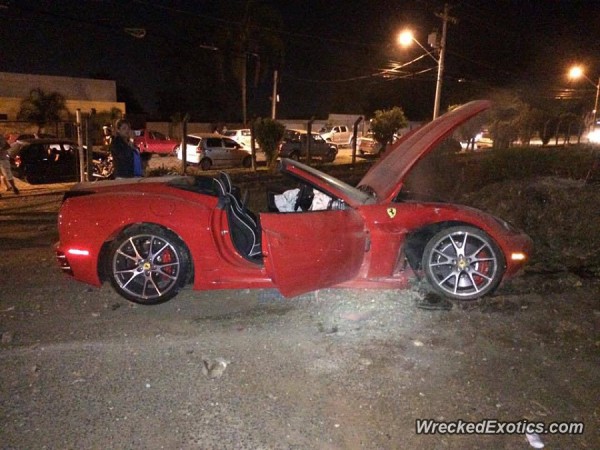 Ferrari-California-gets-crashed-in-Brazil-3
