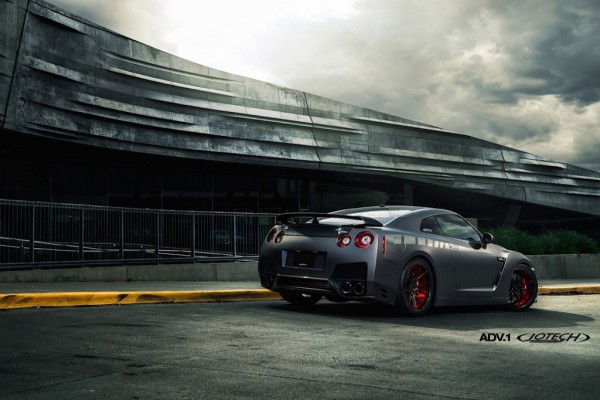 This-is-one-crazy-Nissan-GT-R-with-1400-HP-Jotech-tuning-3-1024x682