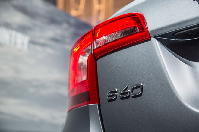 2016-Volvo-S60-Cross-Country-rear-taillight
