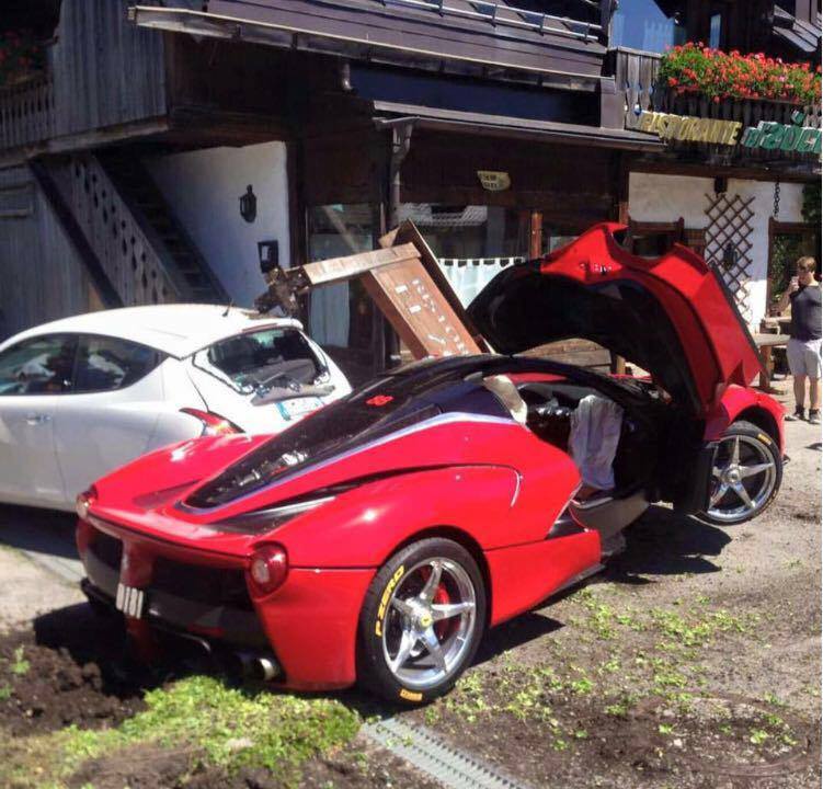Ferrari-LaFerrari-Crash-6
