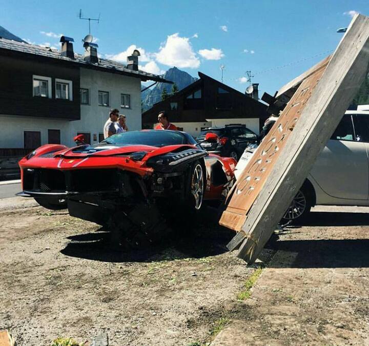 Ferrari-LaFerrari-Crash-7