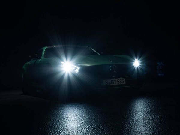 Mercedes-AMG-GT-R-1