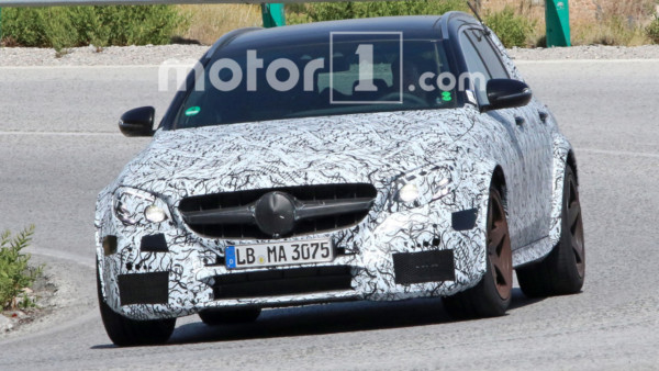 mercedes-amg-e63-black-series-estate-spy (1)