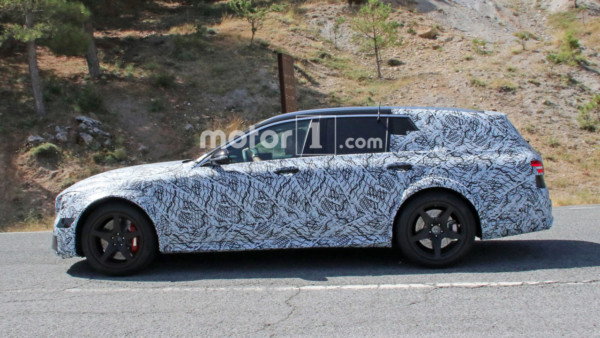 mercedes-amg-e63-black-series-estate-spy (3)