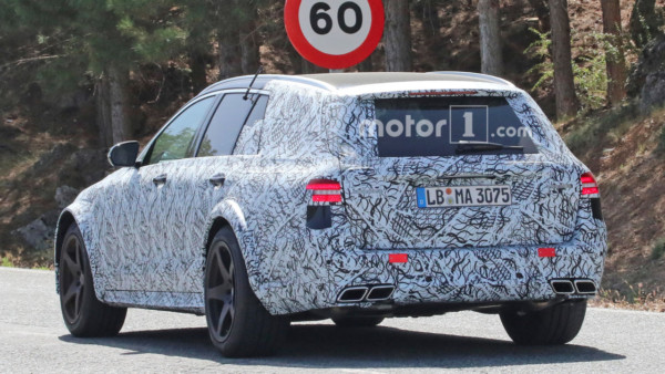 mercedes-amg-e63-black-series-estate-spy (5)