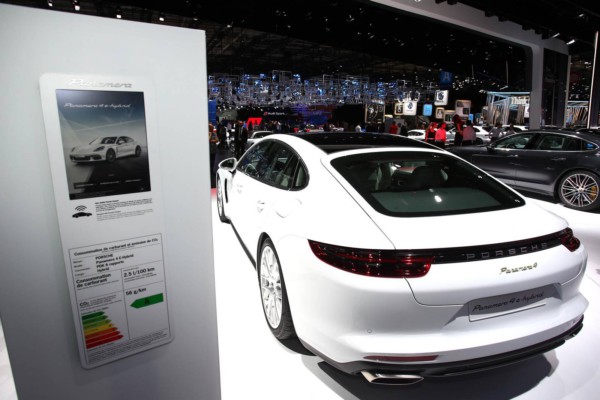 porsche-panamera-4s-e-hybrid-2