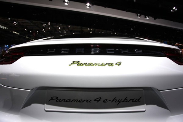 porsche-panamera-4s-e-hybrid-8