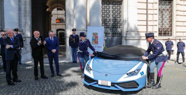 Итальянская полиция получила Lamborghini Huracan