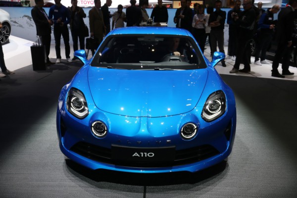 Alpine A110 показали на публике